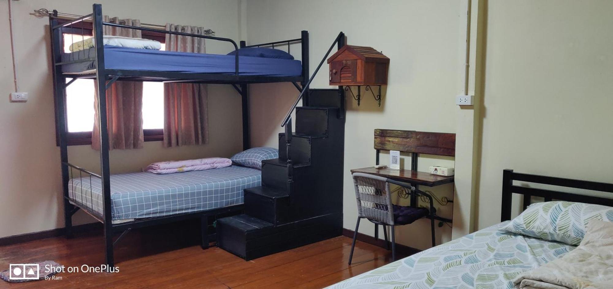 V House Ξενοδοχείο Αγιουτάγια Εξωτερικό φωτογραφία